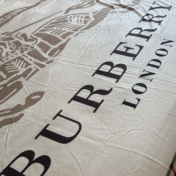 Burberry London Plaid Duvet Cover in Cream and Brown - Picture 6 of 6